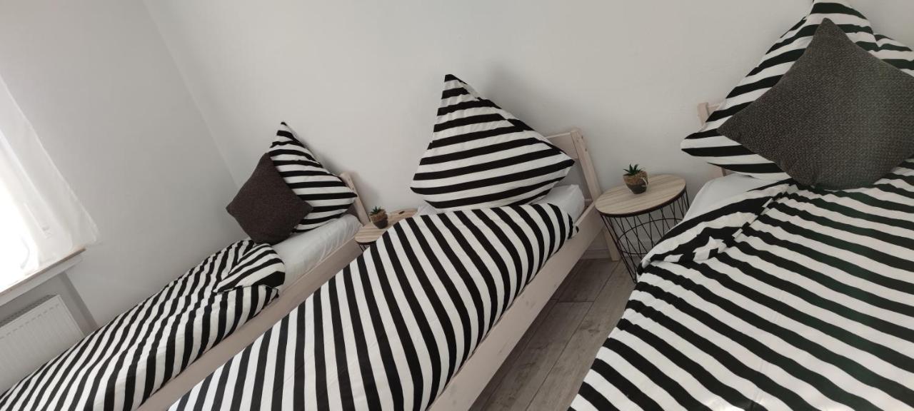 Schoene Und Optimal Gelegene Wohnung Weisskirchen Exterior photo