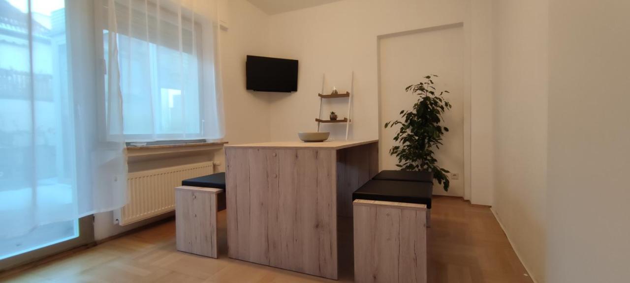 Schoene Und Optimal Gelegene Wohnung Weisskirchen Exterior photo